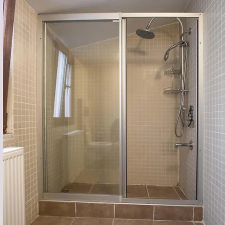 Gen Suites Pera