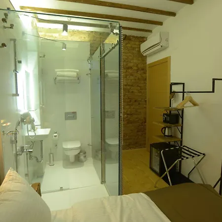 Gen Suites Pera