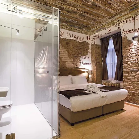 Gen Suites Pera 2*